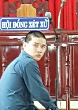 Trai làng hỗn chiến sau tiếng nẹt pô, 1 người gục chết