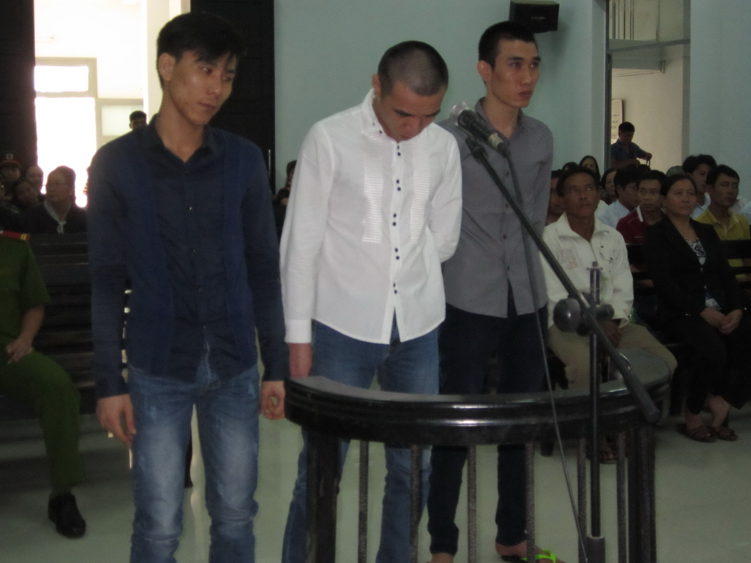 Chủ quán nợ tiền cá độ, khách bị chém chết!
