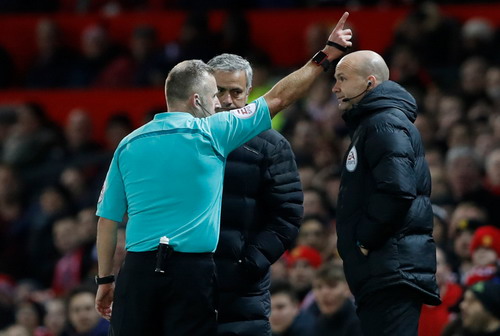 Mourinho lần thứ nhì trong tháng bị truất quyền chỉ đạo
