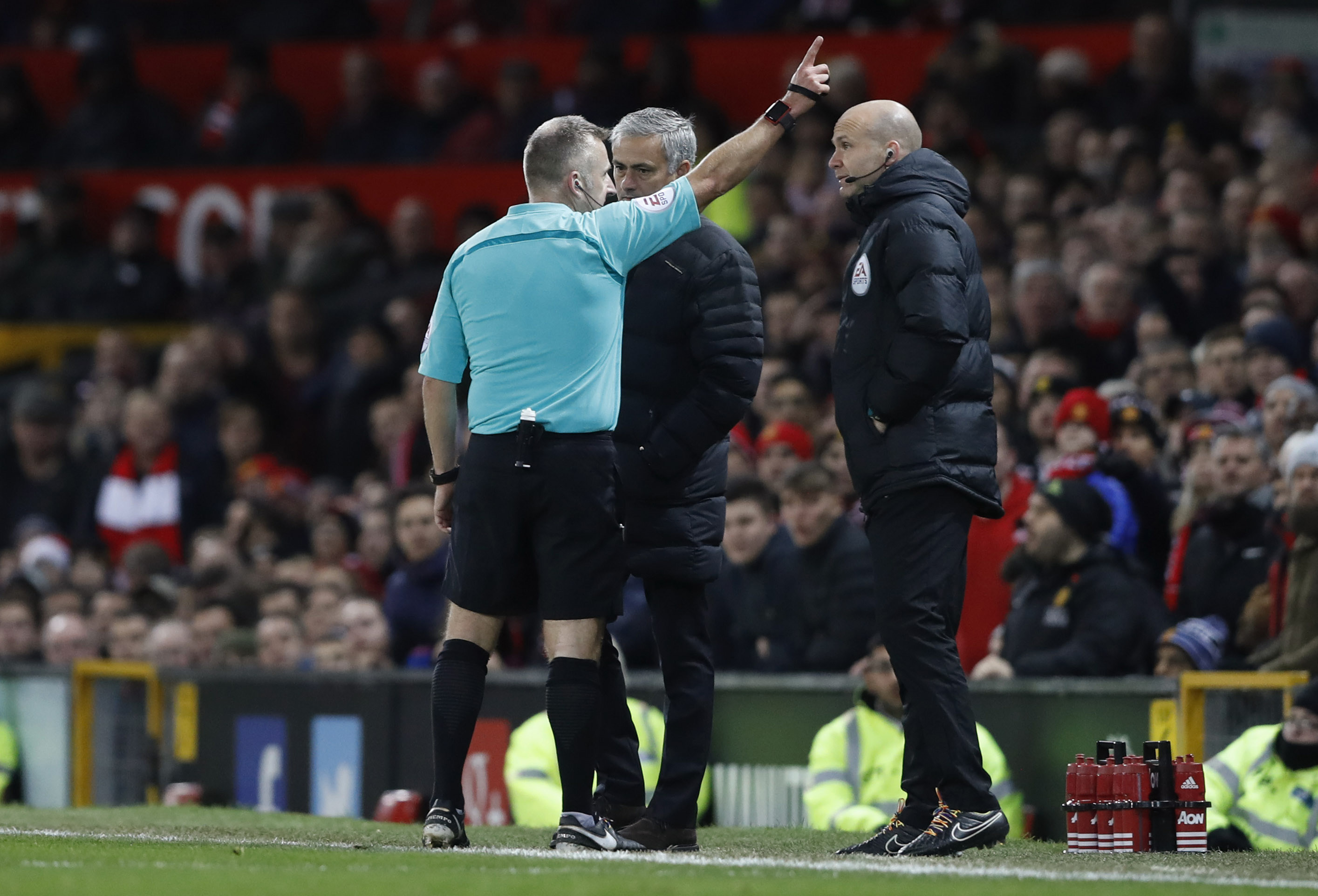 M.U hụt hơi: Lỗi do Mourinho