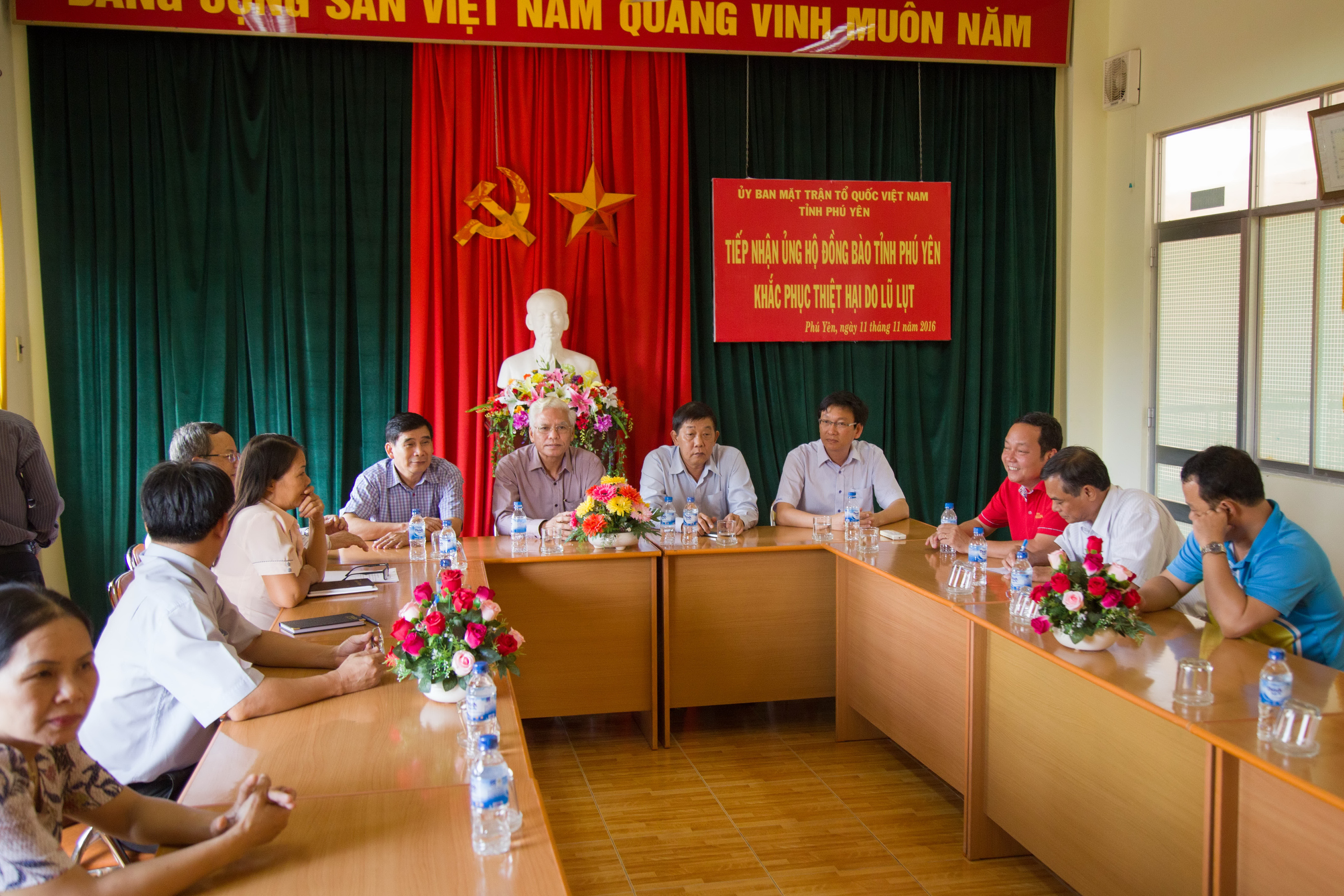
Chia sẻ với đồng b&agrave;o ngh&egrave;o ở Ph&uacute; Y&ecirc;n
