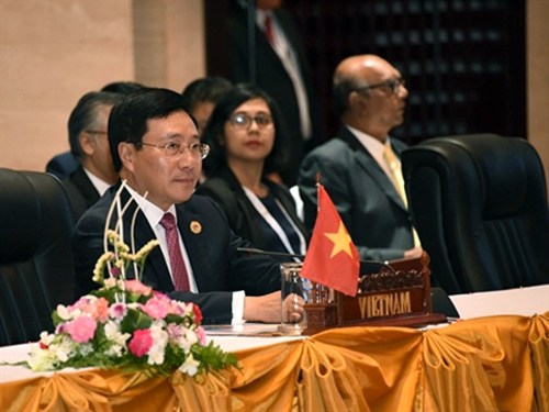 Nêu quan điểm về vụ Philippines kiện Trung Quốc tại ASEAN