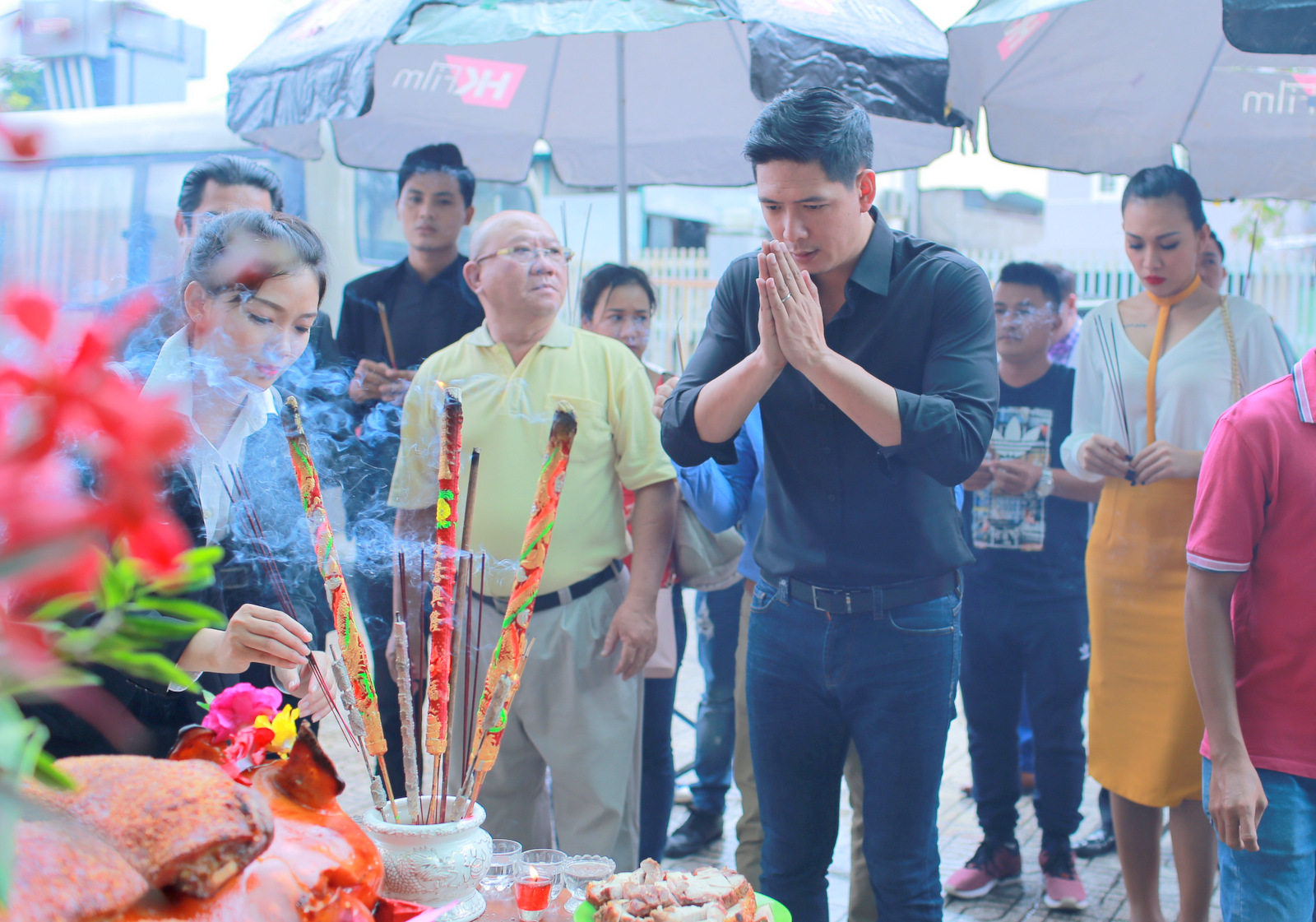Bình Minh, Quang Minh bất ngờ cúng Tổ ở bệnh viện