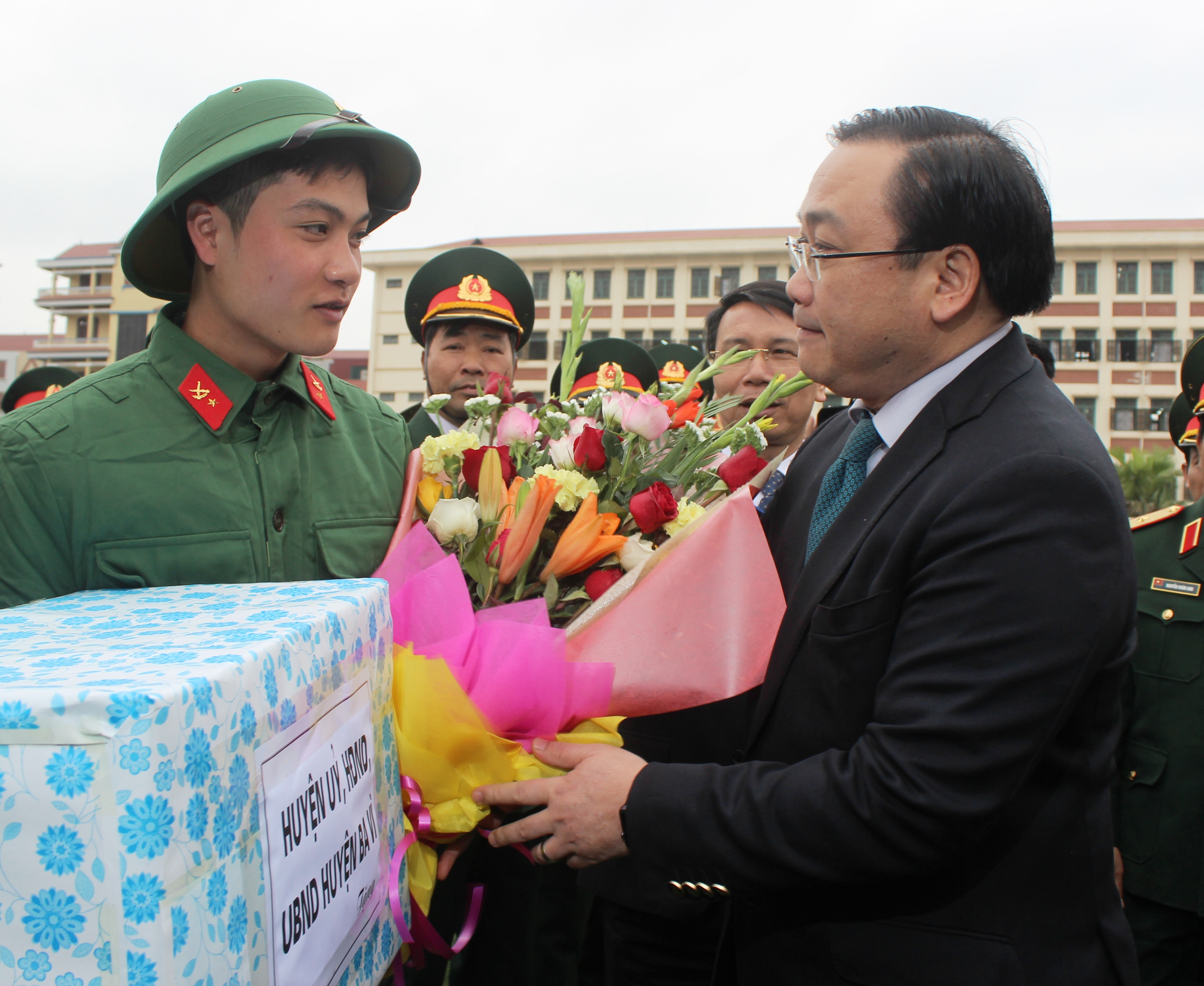 Bí thư Hoàng Trung Hải tiễn thanh niên tòng quân bảo vệ Tổ quốc