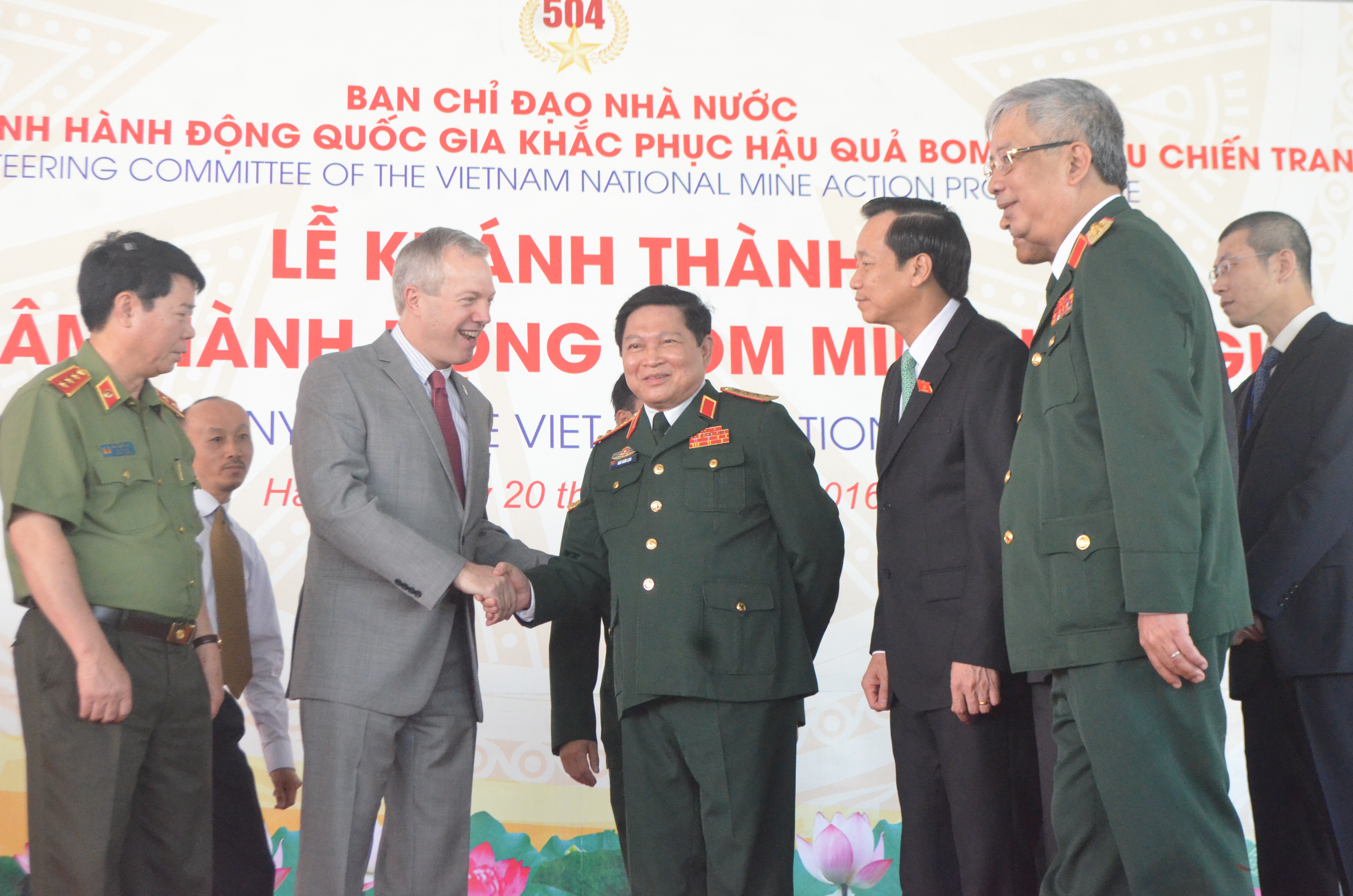 Trung tâm khắc phục bom mìn hơn 400 tỉ đồng đi vào hoạt động