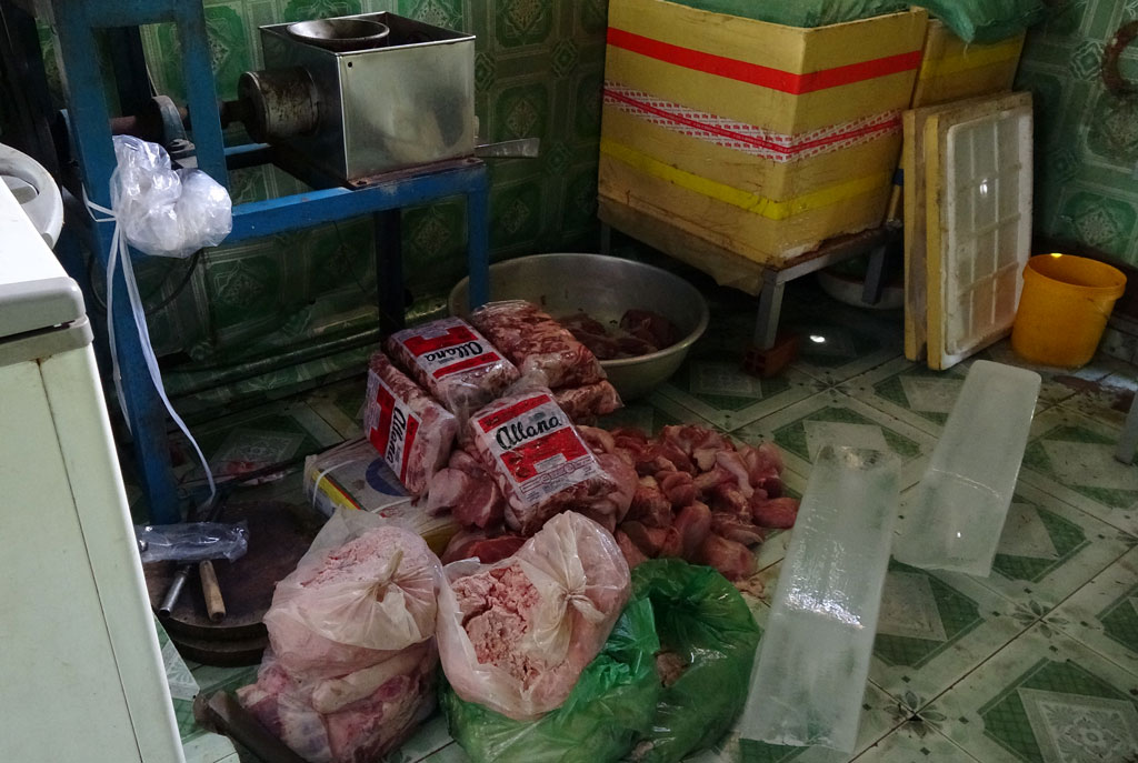 Nộp ngay 40 triệu đồng, cơ sở bò viên bẩn xin hoạt động lại