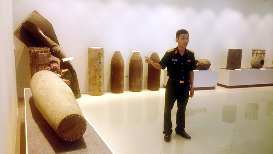 Tại Trung tâm Hành động bom mìn quốc gia có trưng bày nhiều loại bom mìn đã sử dụng trong chiến tranh tại Việt Nam