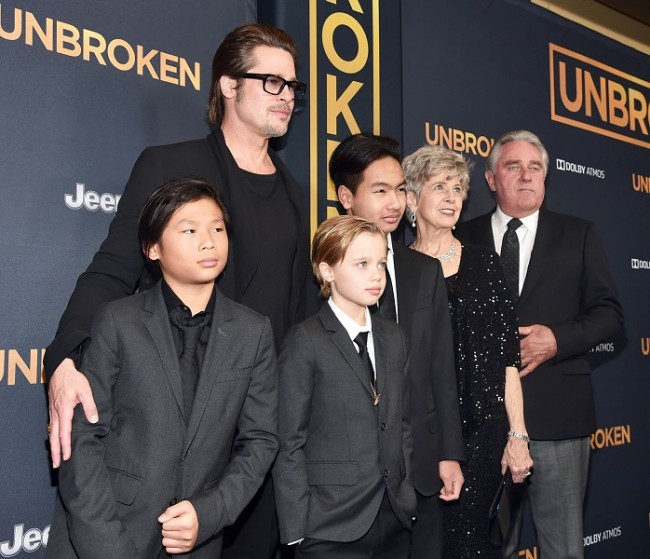 
C&aacute;c con v&agrave; Brad Pitt thuở gia đ&igrave;nh c&ograve;n hạnh ph&uacute;c
