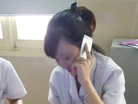 Dừng ký hợp đồng với nhân viên bệnh viện “buôn” điện thoại