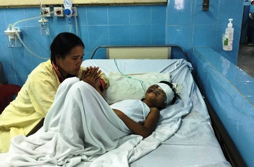Bé gái chơi đùa rơi xuống giếng sâu 12m