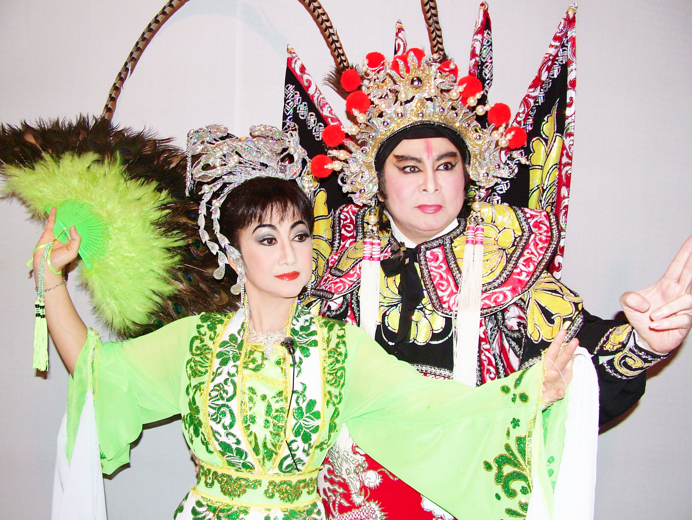 NSND Thanh T&ograve;ng v&agrave; NSƯT Thanh Thanh T&acirc;m trong chương tr&igrave;nh Vầng trăng cổ nhạc của HTV