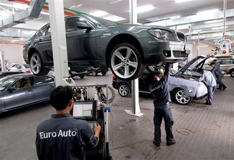 Đi ô tô Đức tốn hơn xe Nhật: Nỗi khổ chơi sang
