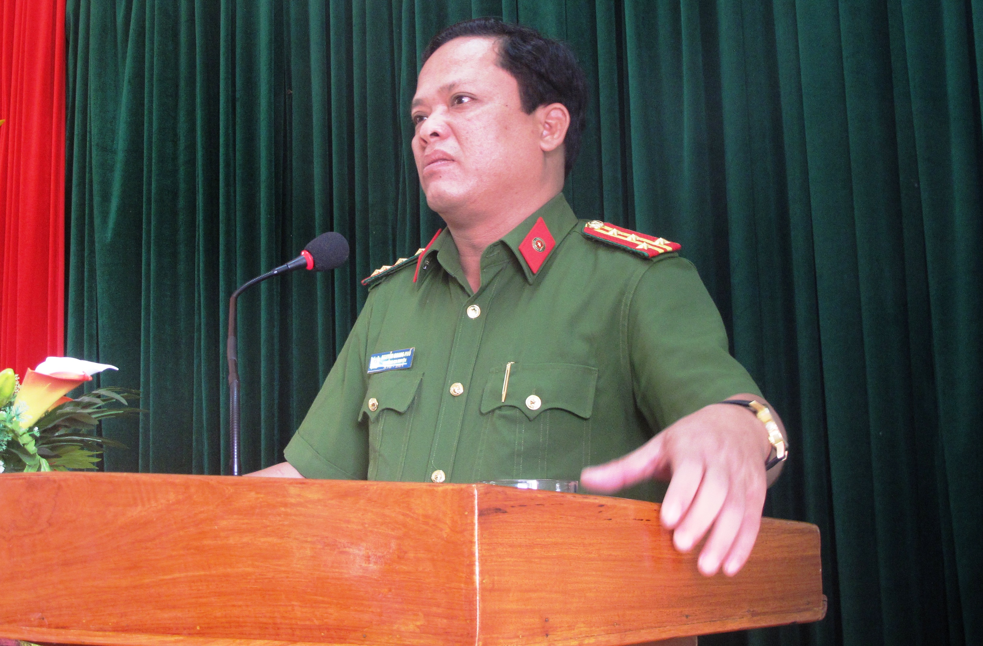 
Đại t&aacute; Nguyễn Quang Phổ, Trưởng C&ocirc;ng an huyện Đ&ocirc;ng H&ograve;a, cho rằng đ&acirc;y l&agrave; vụ &aacute;n đặc biệt nghi&ecirc;m trọng, chưa từng c&oacute; trước đ&acirc;y ở Ph&uacute; Y&ecirc;n
