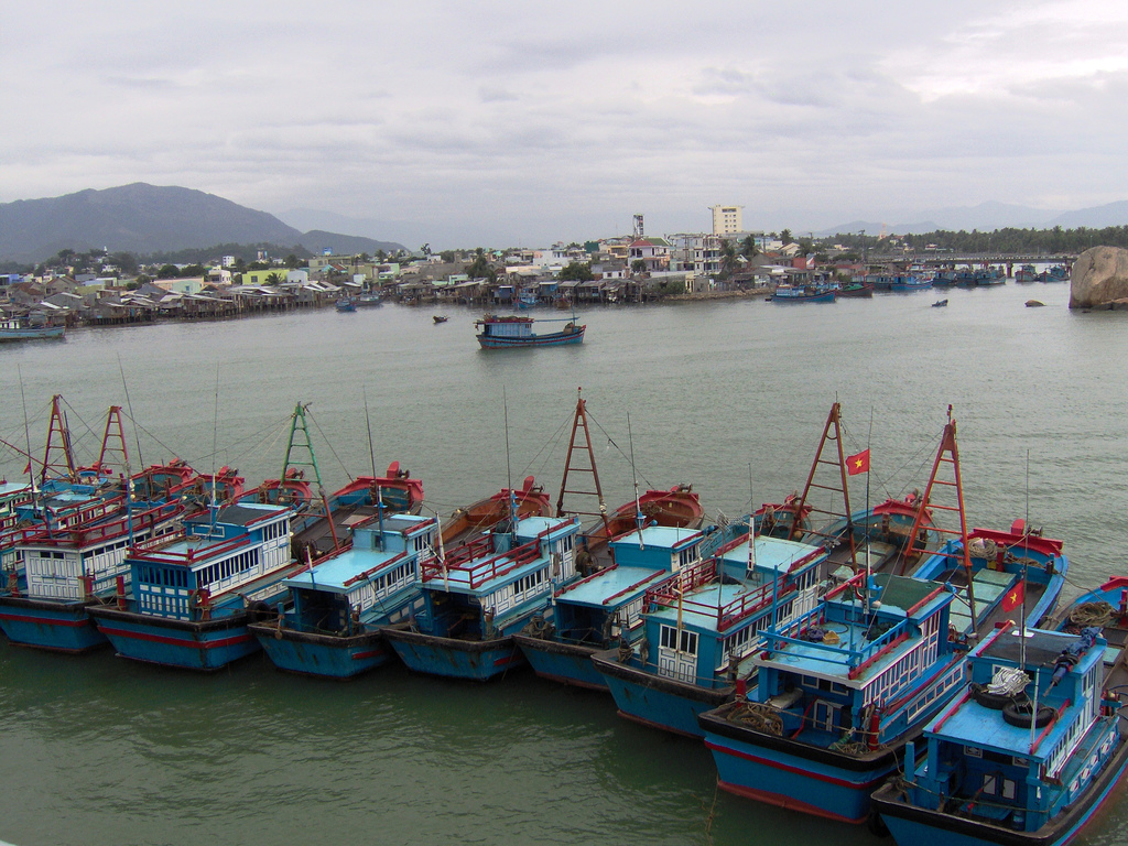 Tàu Trung Quốc khống chế, cướp phá tàu cá Quảng Nam?