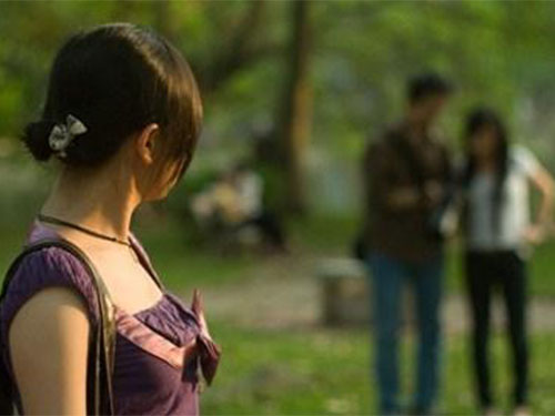 "Cô này, cô kia là bình thường?"