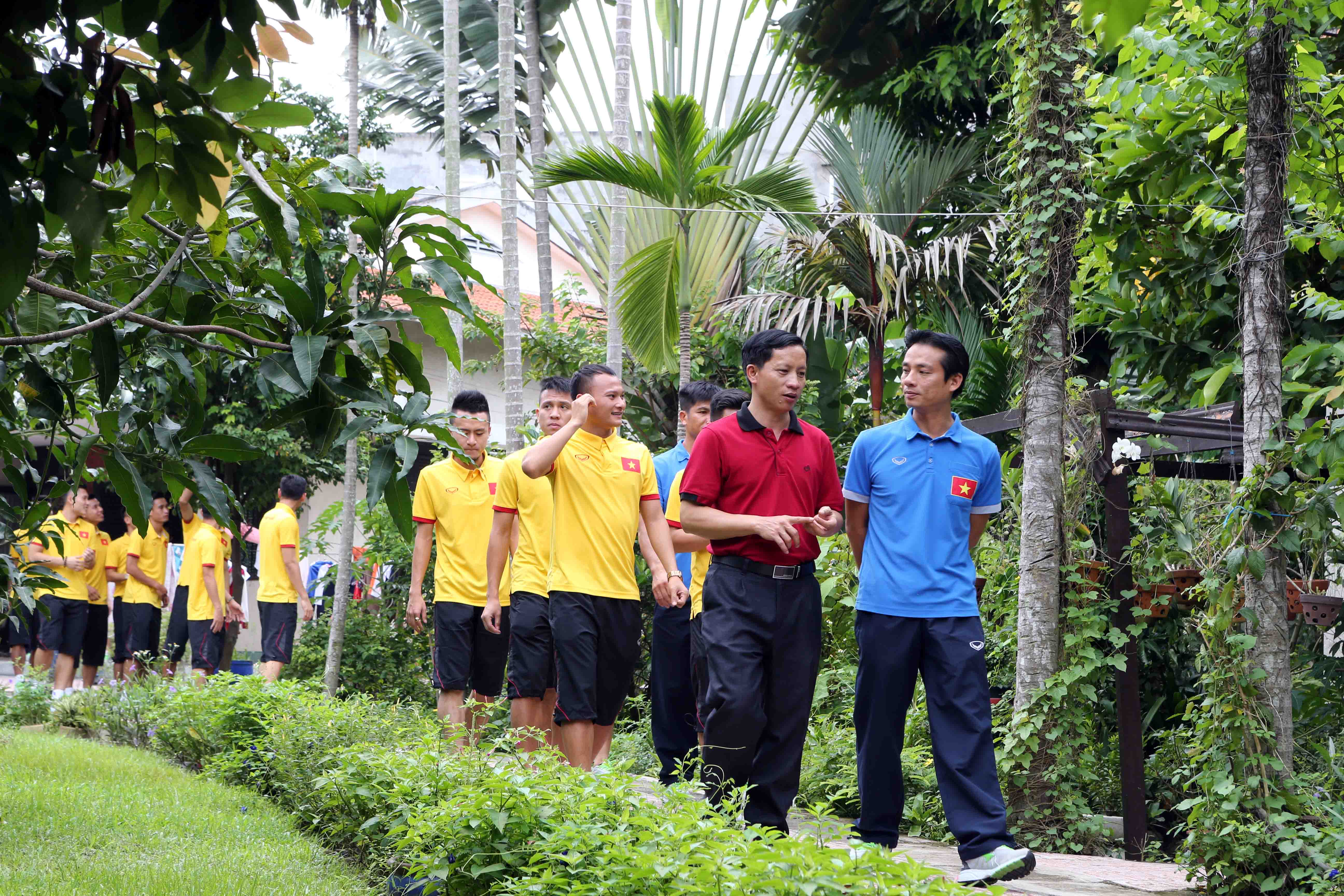 Tuyển Việt Nam giao lưu với làng trẻ em SOS Gò Vấp
