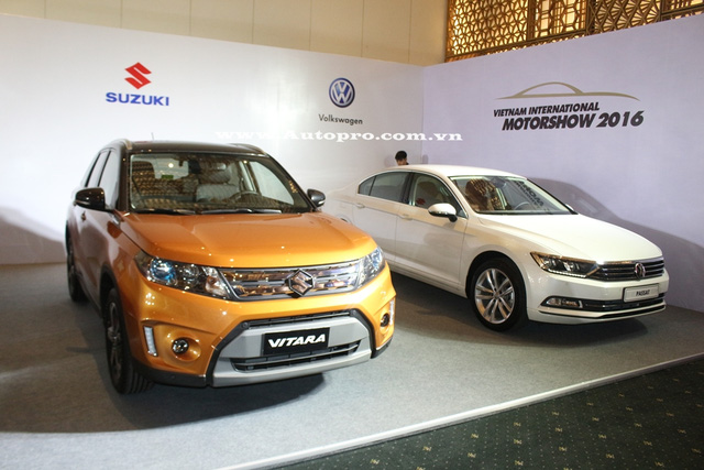 
Bộ đ&ocirc;i Suzuki Vitara v&agrave; Volkswagen Passat.
