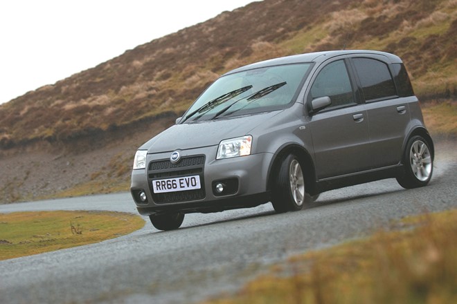Fiat Panda mất gi&aacute; 80% sau 10 năm sử dụng.