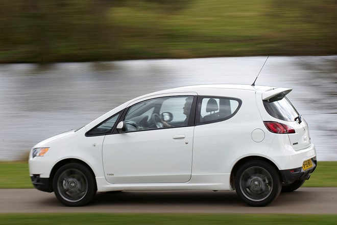 Mitsubishi Colt CZT l&agrave; chiếc hatchback mạnh mẽ.