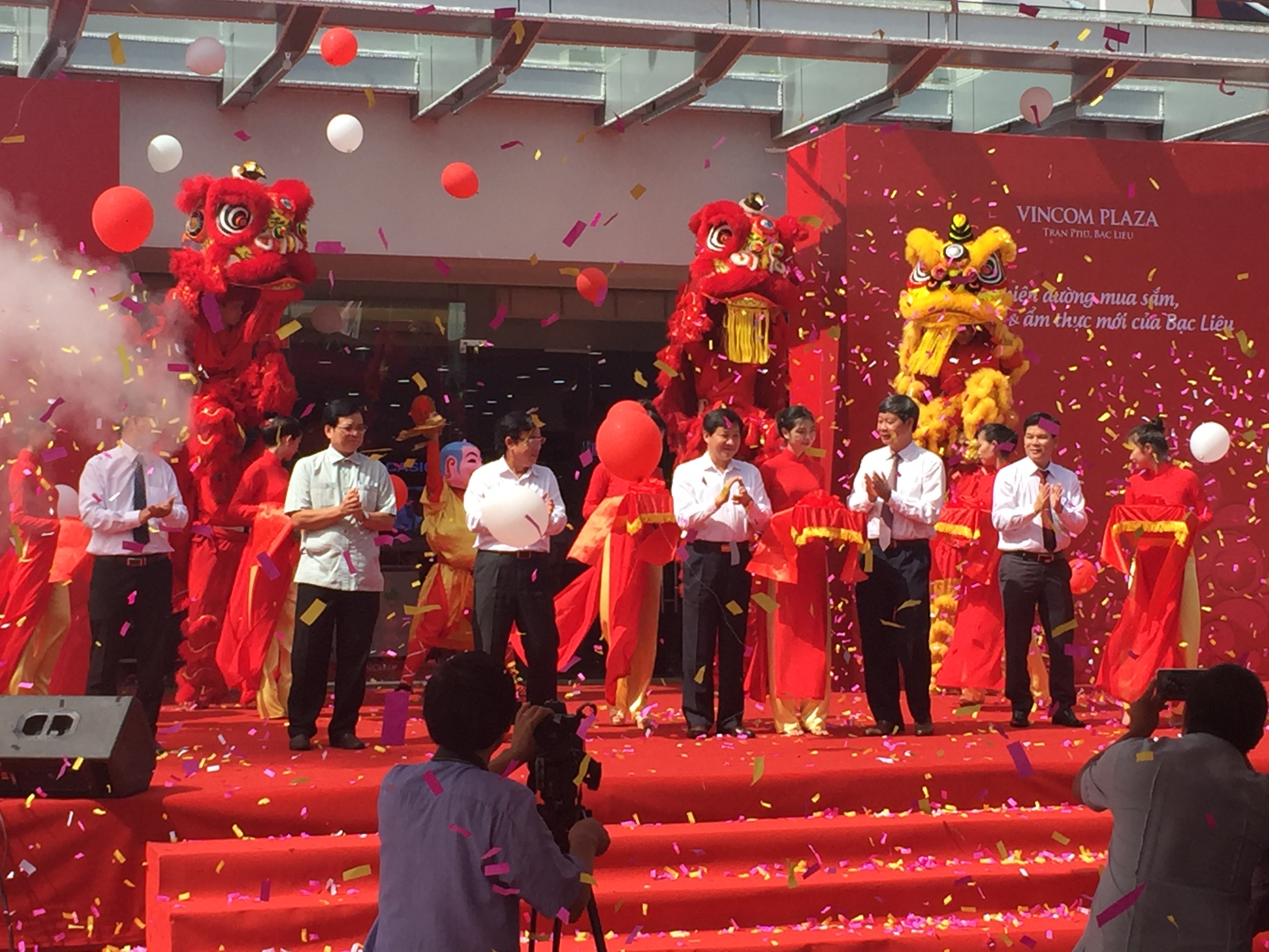 
Cắt băng khai trương Vincom Plaza Trần Ph&uacute; - Bạc Li&ecirc;u

