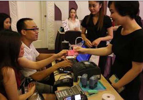 Trọn vẹn yêu thương cùng Ladies First