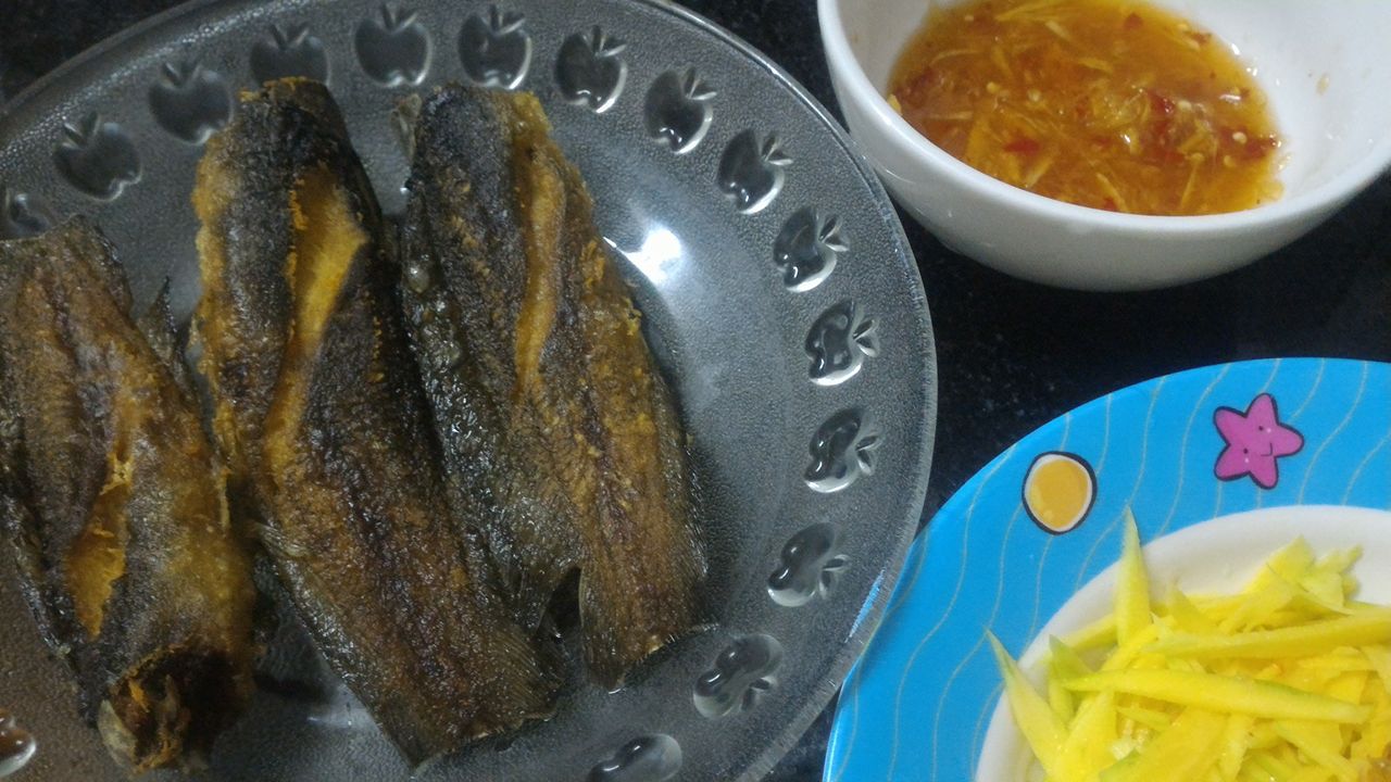 Cá trê đồng chiên giòn không ngon mới lạ
