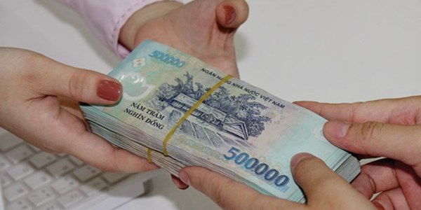 Nhận tiền "chạy án", chồng một thư ký TAND TP HCM bị bắt