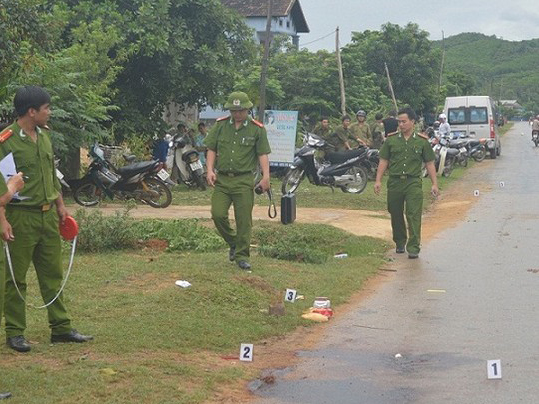 Không cho con trai lấy vợ, chém chết em họ dự đám cưới