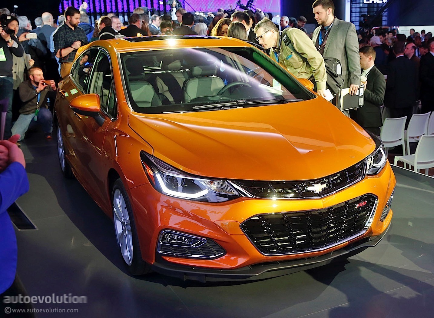 Chevrolet Cruze Hatchback 2017 có giá 495 triệu đồng