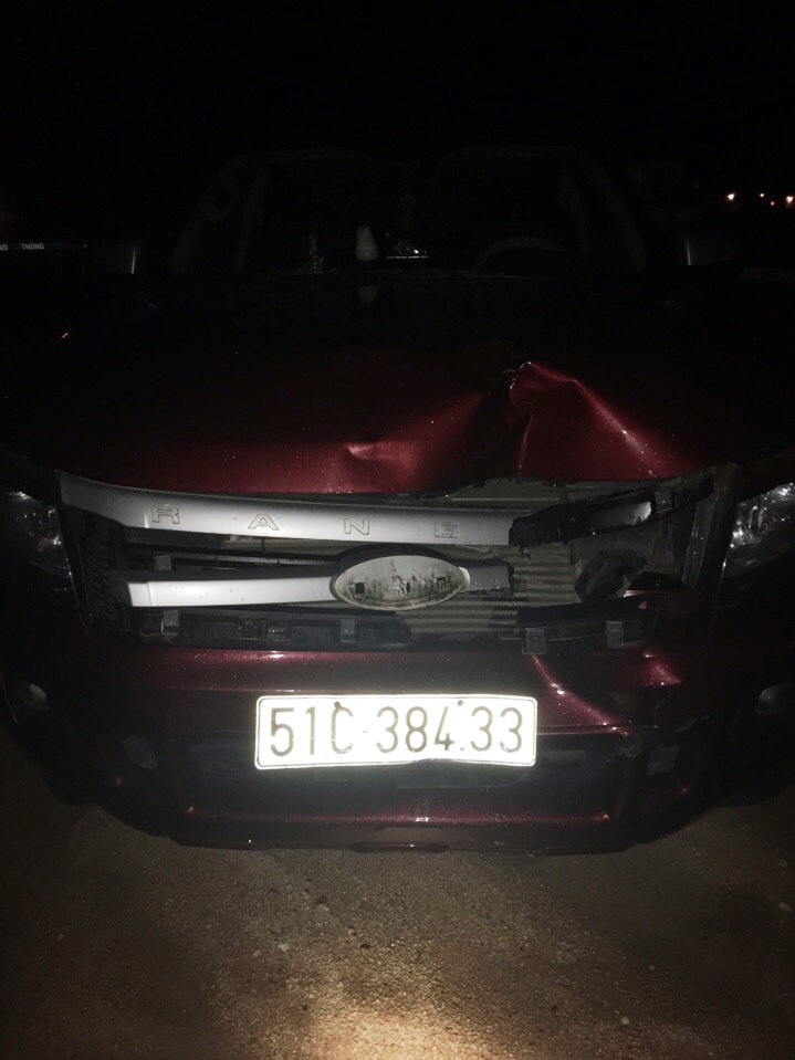 Chiếc xe bán tải gây tai nạn sau khi bị vây bắt