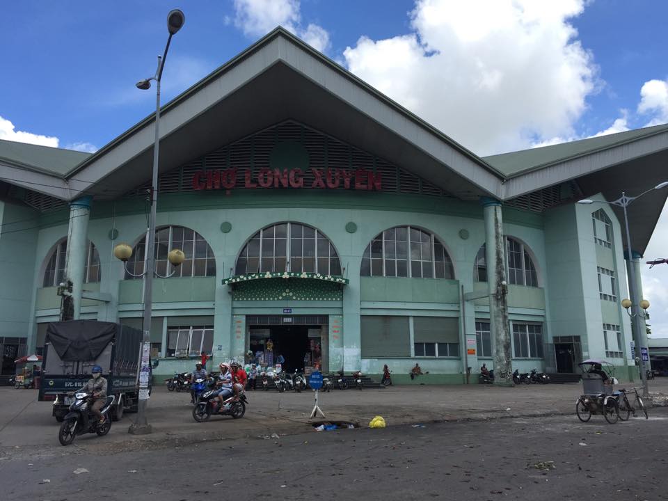 Hàng trăm tiểu thương quyết không bỏ chợ