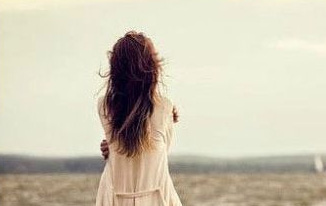 Vì "tình nghĩa với cô hàng xóm", chấp hành viên làm liều