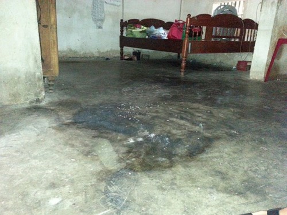 Bị đuổi đánh, 2 thanh niên mang xăng đến nhà đốt để trả thù