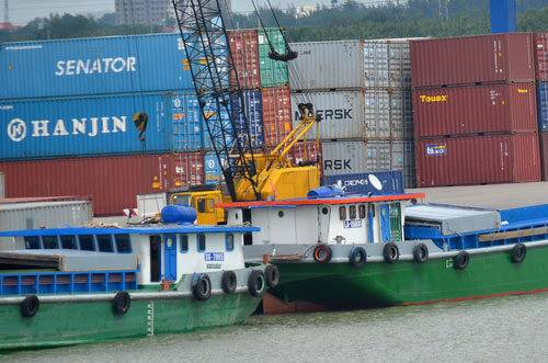 “Ngồi trên lửa” khi hãng tàu xin phá sản