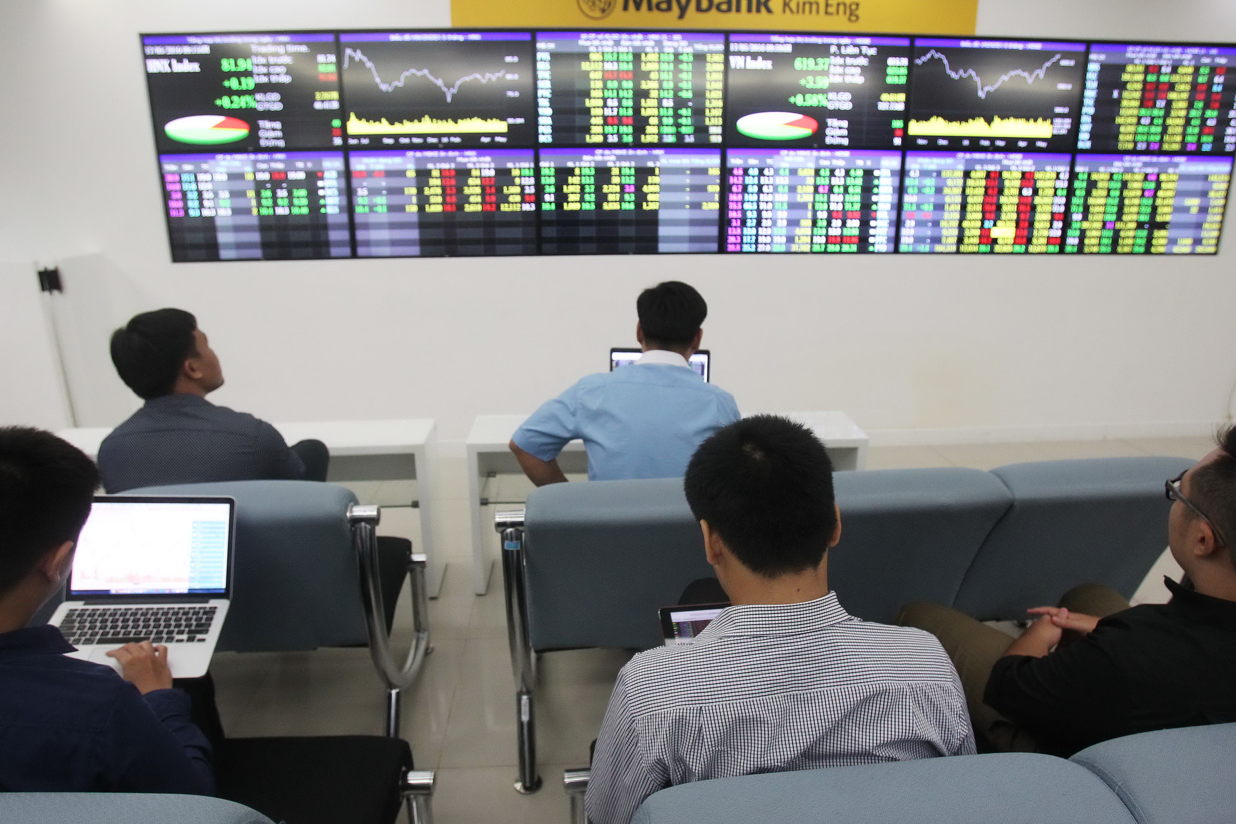 Quá khó mua bán cổ phiếu trong ngày