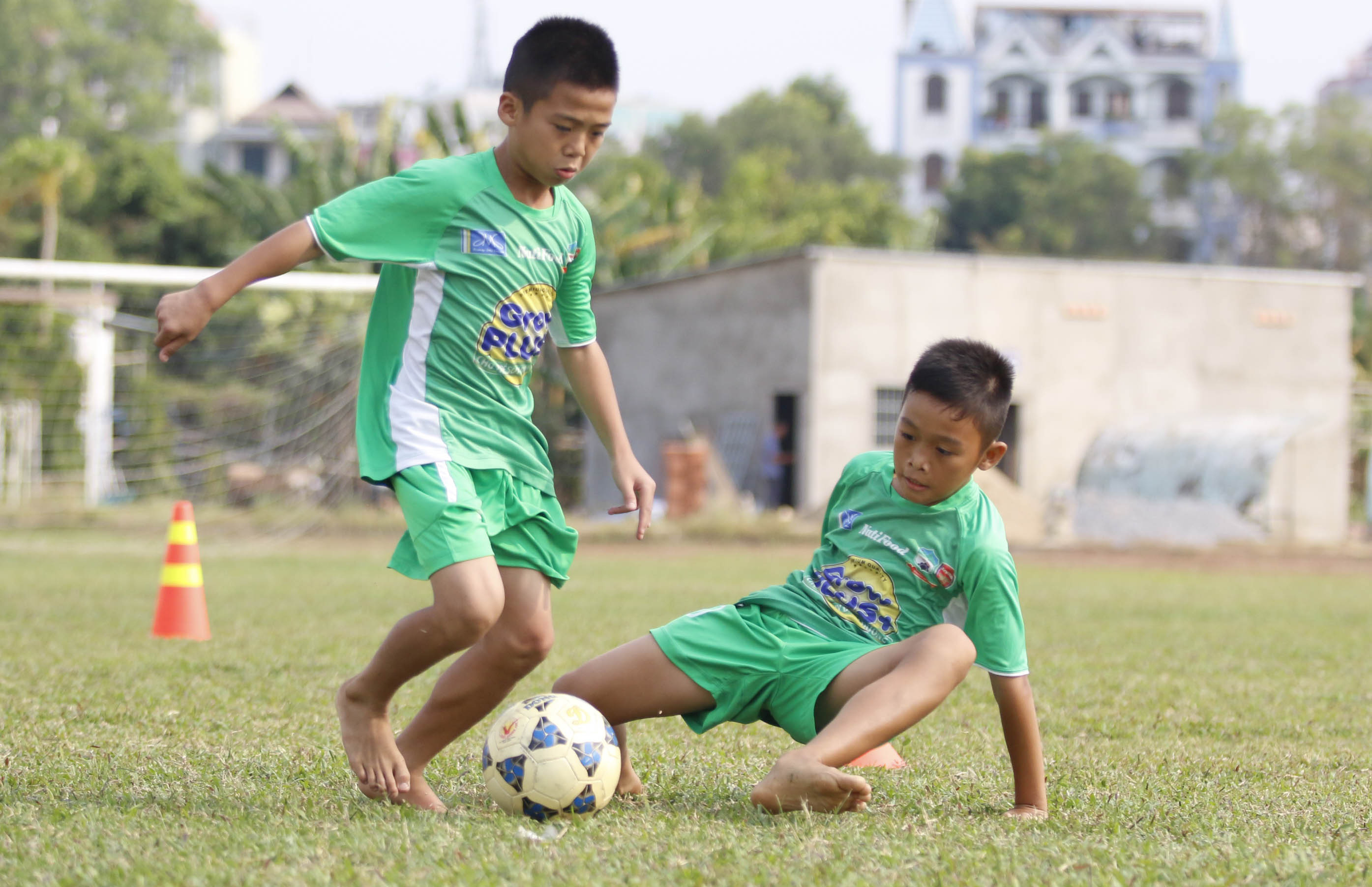 Chữa thấp còi cho “Messi” Việt
