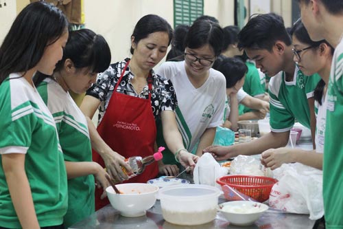 Học sinh Trường THPT Lê Quý Đôn học nghề dinh dưỡngẢnh: Hoàng Triều