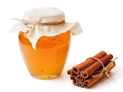 Uống 1 ly nước bột quế pha mật ong mỗi buổi s&aacute;ng để bảo vệ cơ thể khỏe mạnh Ảnh: HealthyKarma