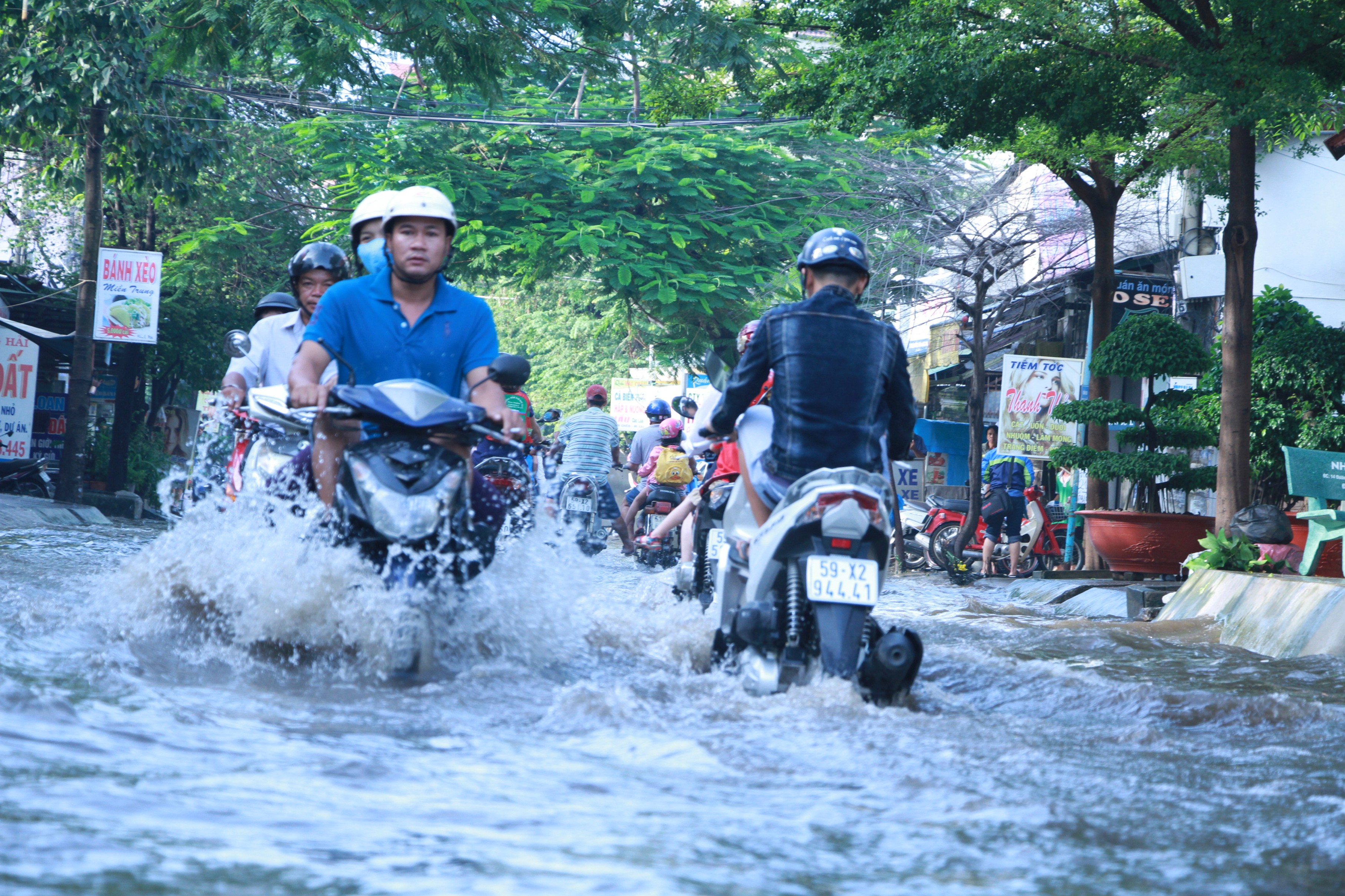 Khổ sở với triều cường