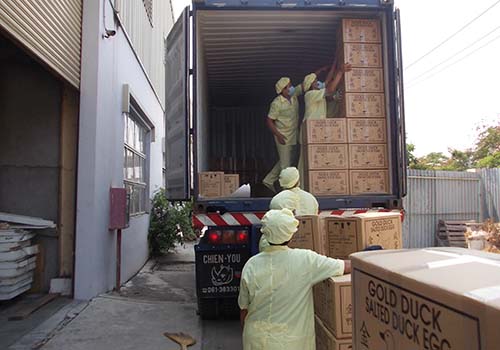 Xuất khẩu trứng gia cầm giúp người chăn nuôi có lãi