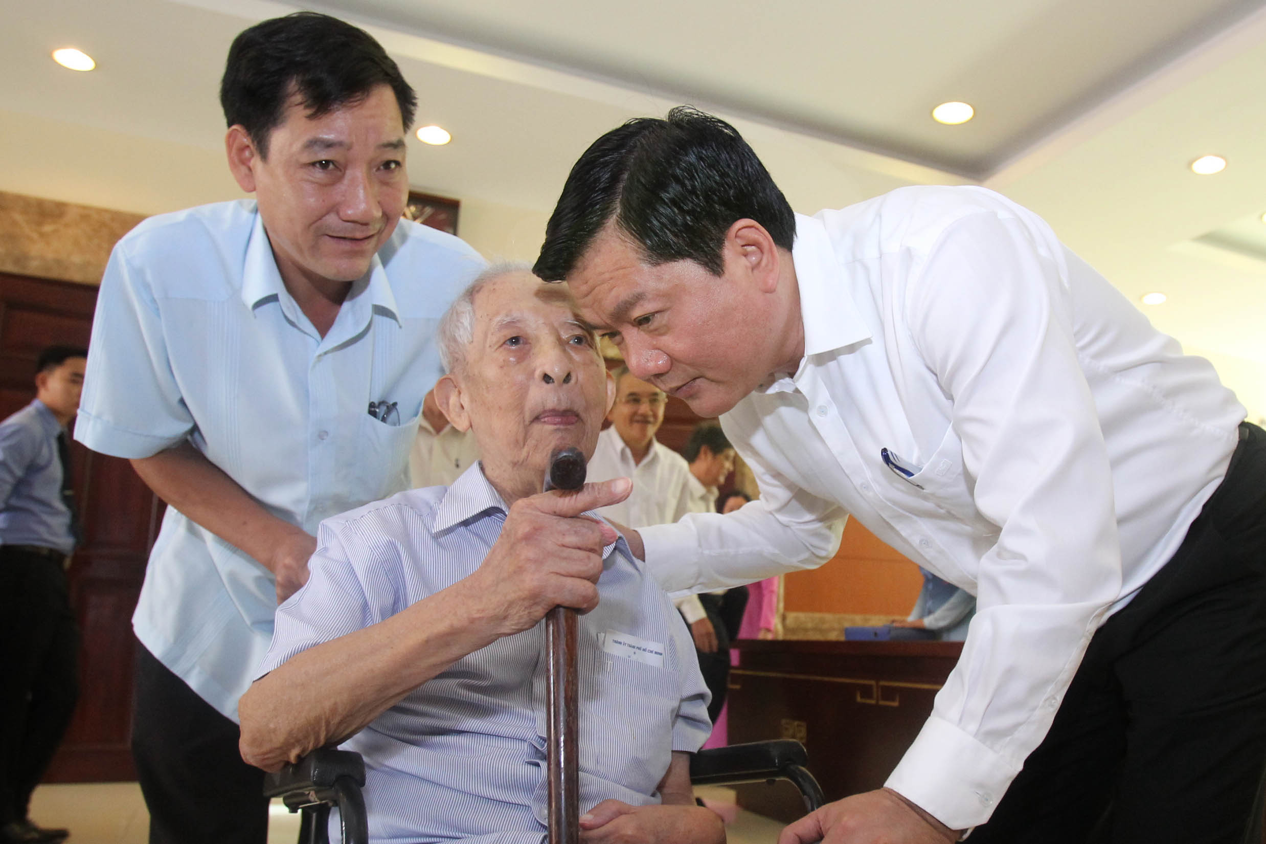 TP HCM cần chiếc áo mới