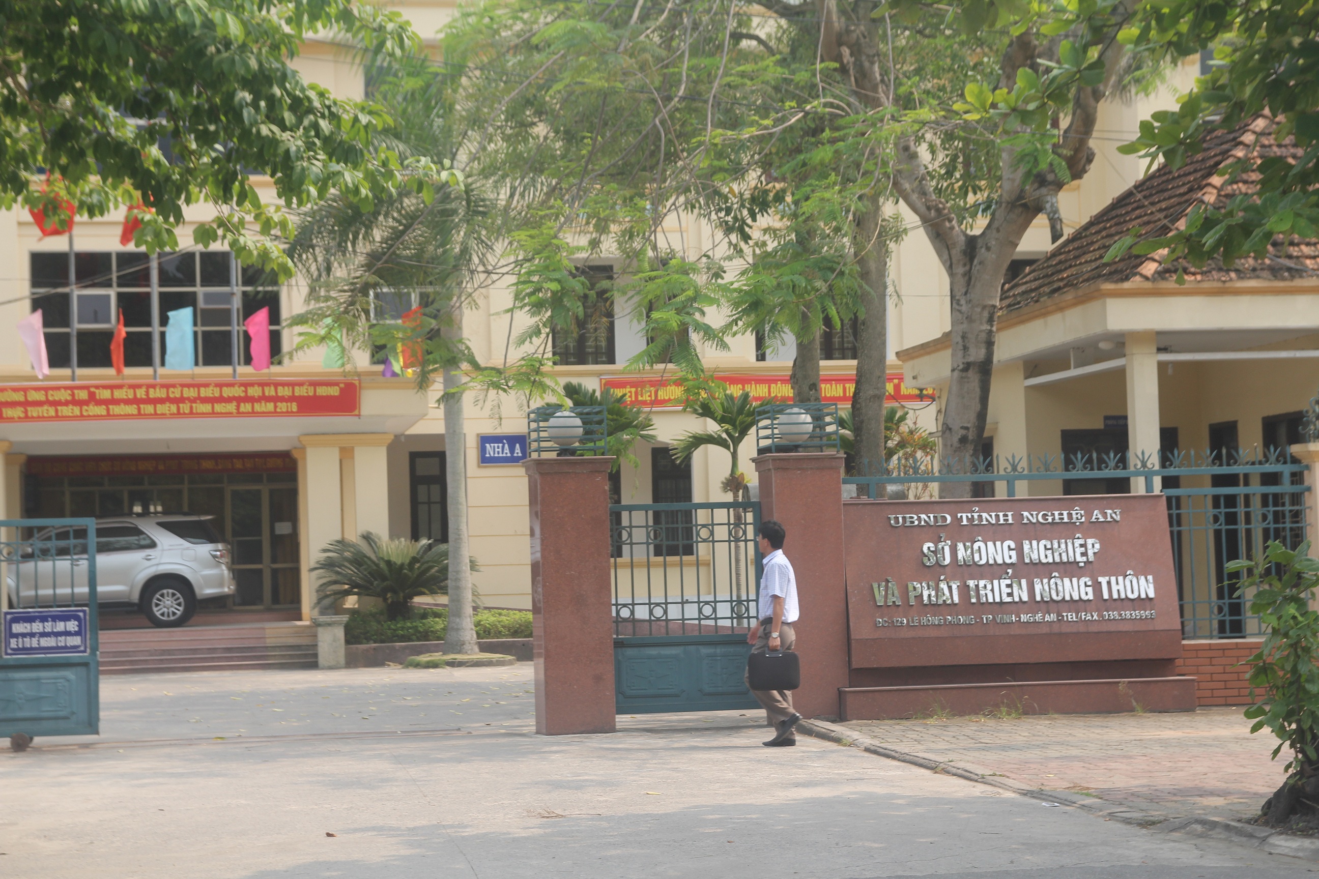 Dư thừa cấp phó khắp nơi