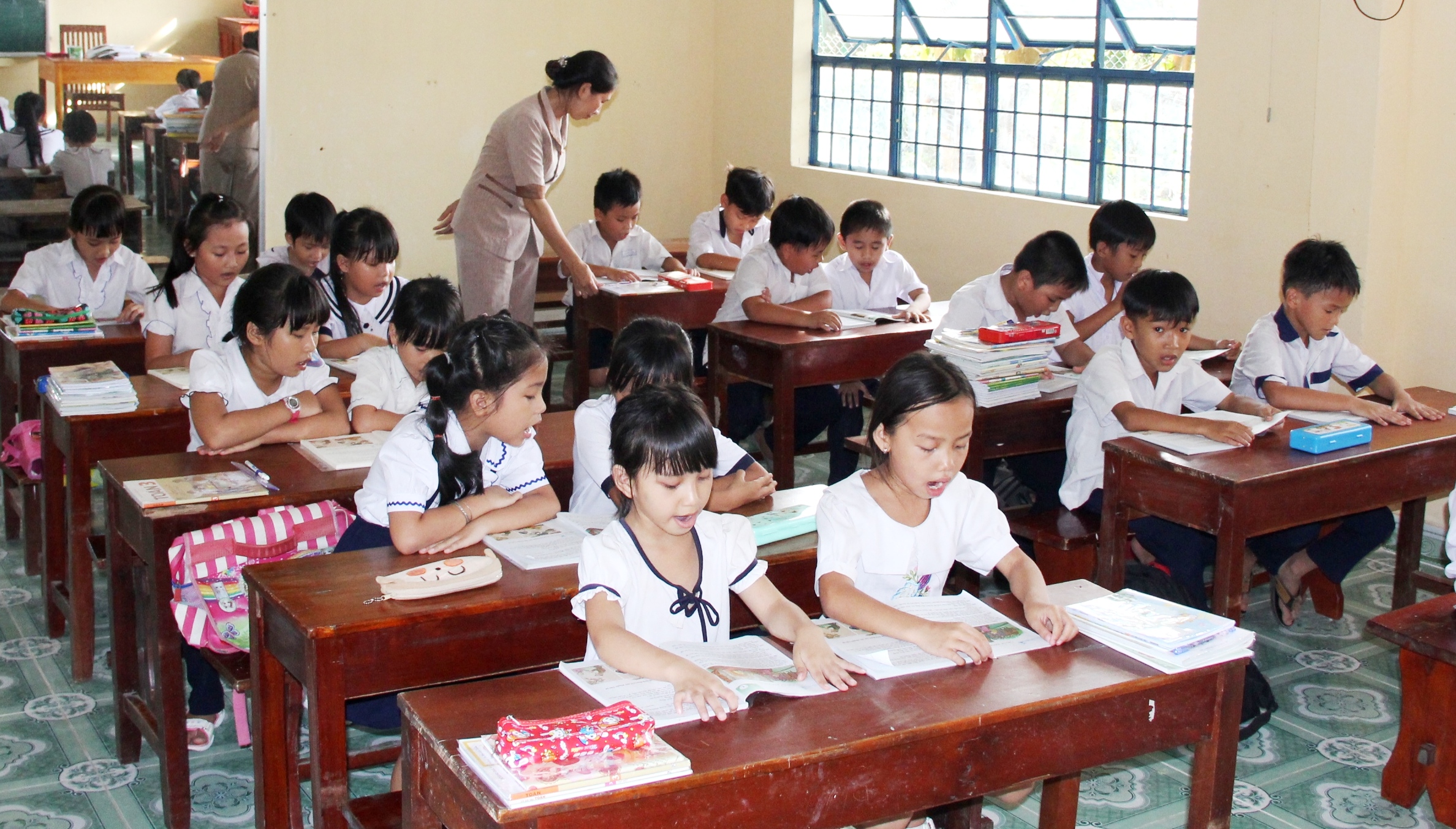 Nặng trĩu nỗi lo năm học mới