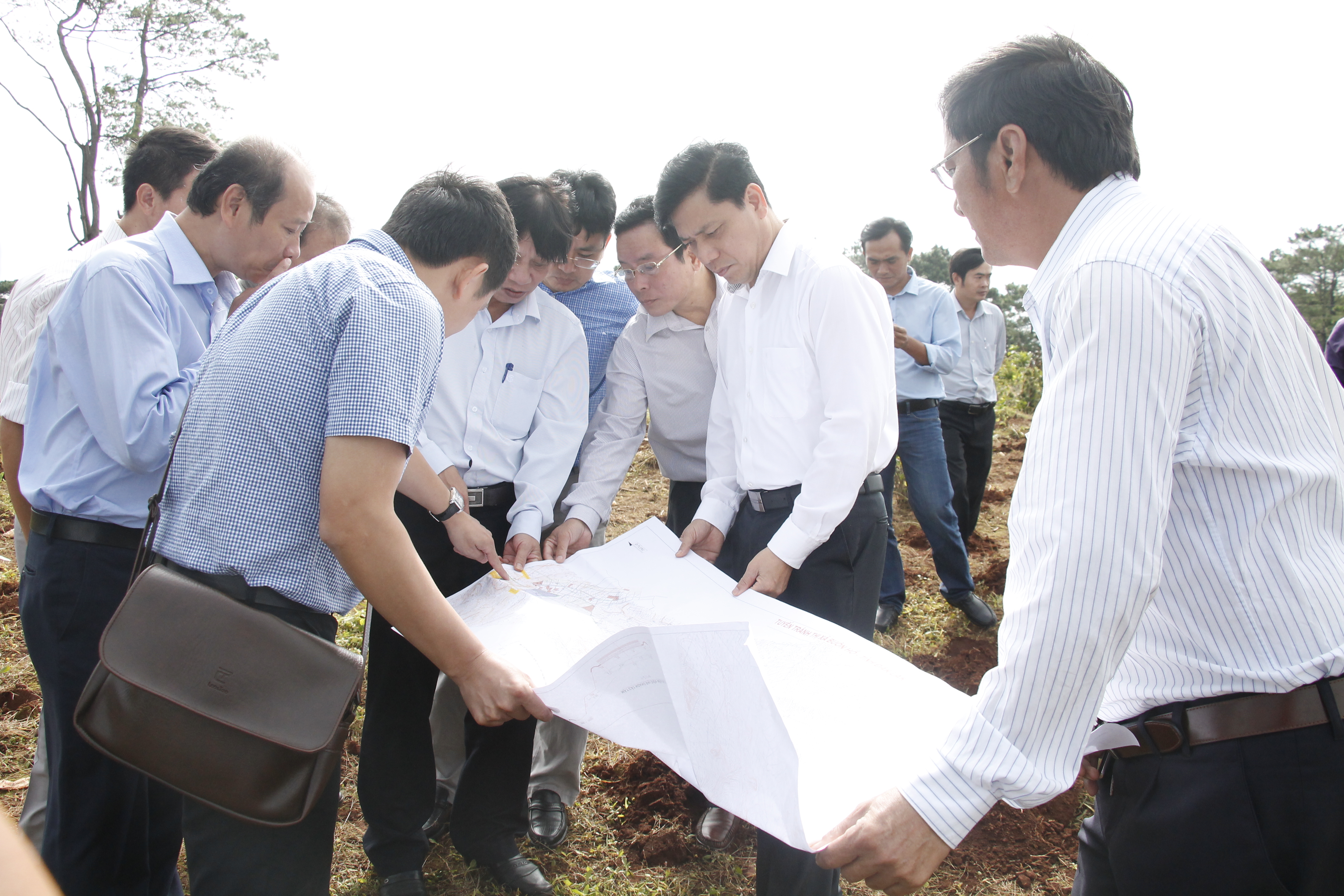Đoàn công tác của Bộ GTVT và UBND tỉnh Đắk Lắk khảo sát tìm phương án tối ưu cho tuyến tránh