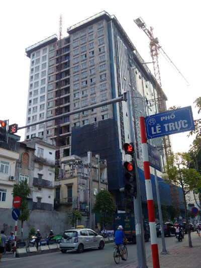 Tòa nhà 8B Lê Trực xây vượt 16 m, tương đương 5 tầng