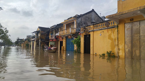 Miền Trung lại lo mưa lũ lớn