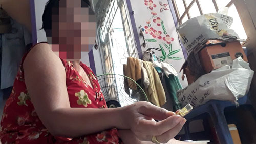 Vào nơi chuyển giới “chui”