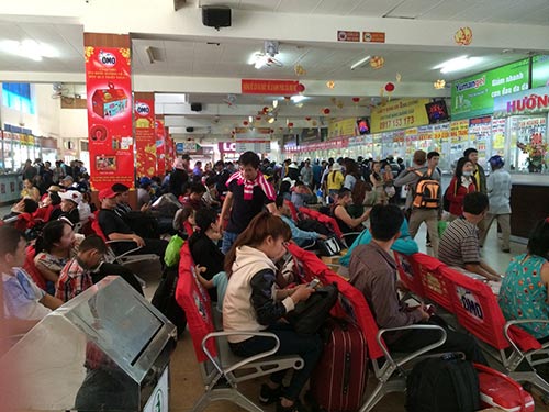 Ồ ạt về quê