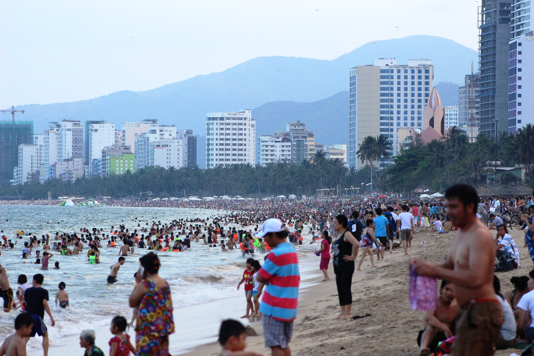 Nha Trang bỏ nhiều dự án chắn biển