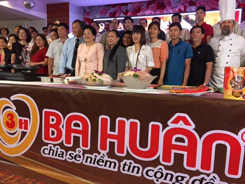 Ba Huân đồng hành cùng người tiêu dùng